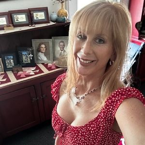 Meet your Posher, Posh